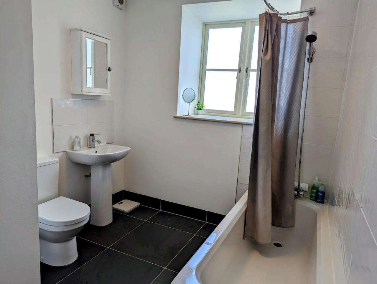 4 Bedroom House, Central Ulverston Εξωτερικό φωτογραφία